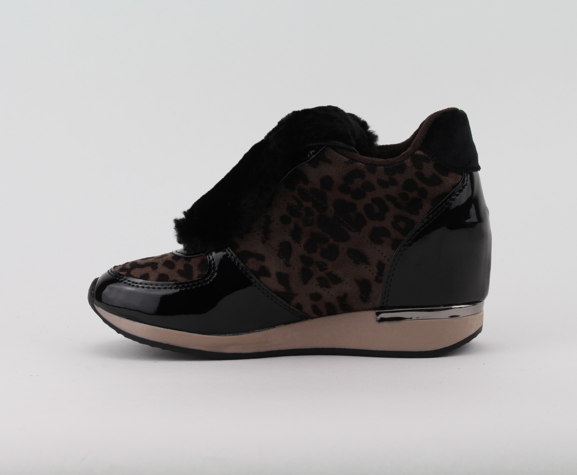 B3D barna telitalpú női sneaker B3D barna telitalpú női sneaker