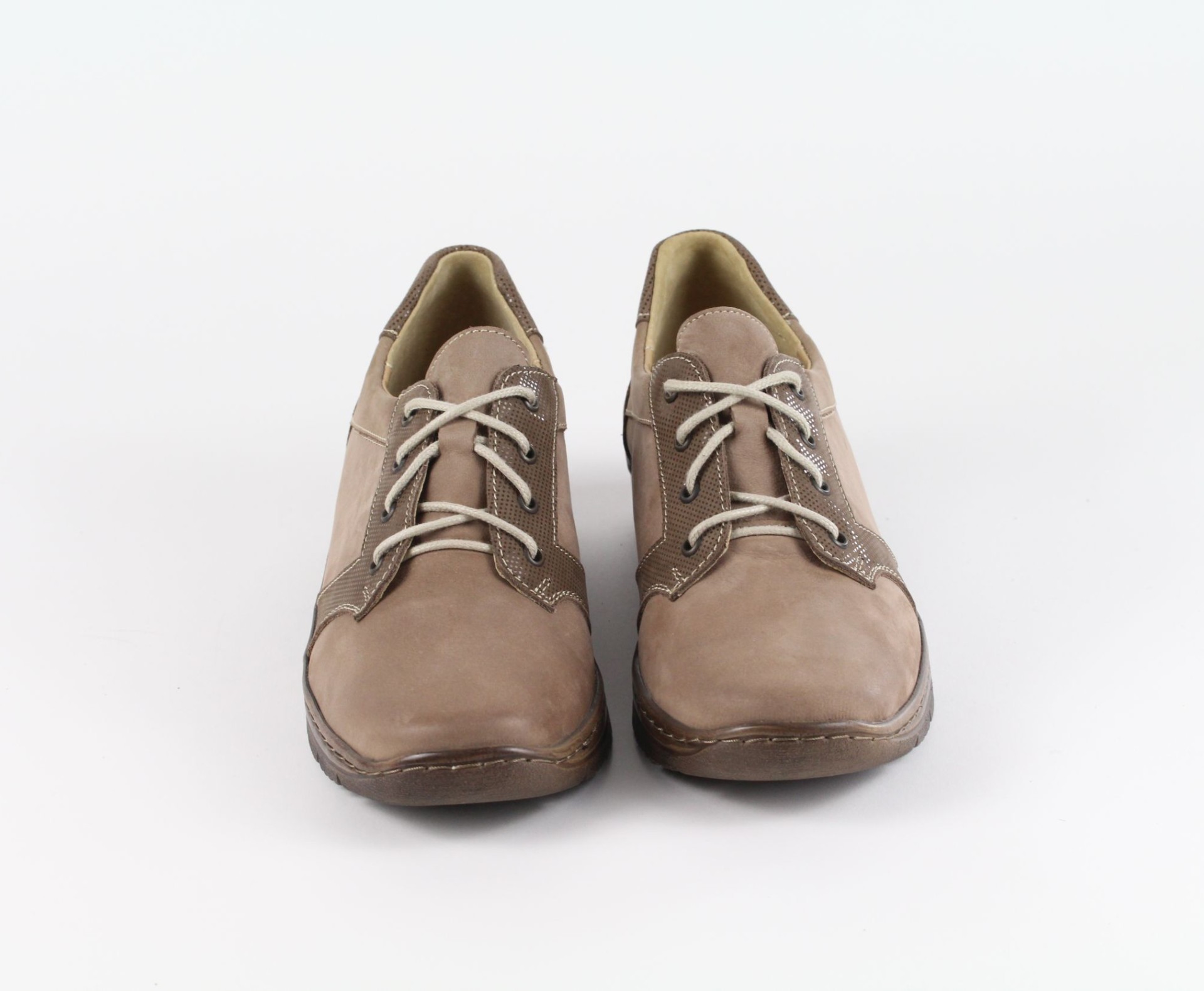 HELIOS  bézs telitalpú utcai cipő