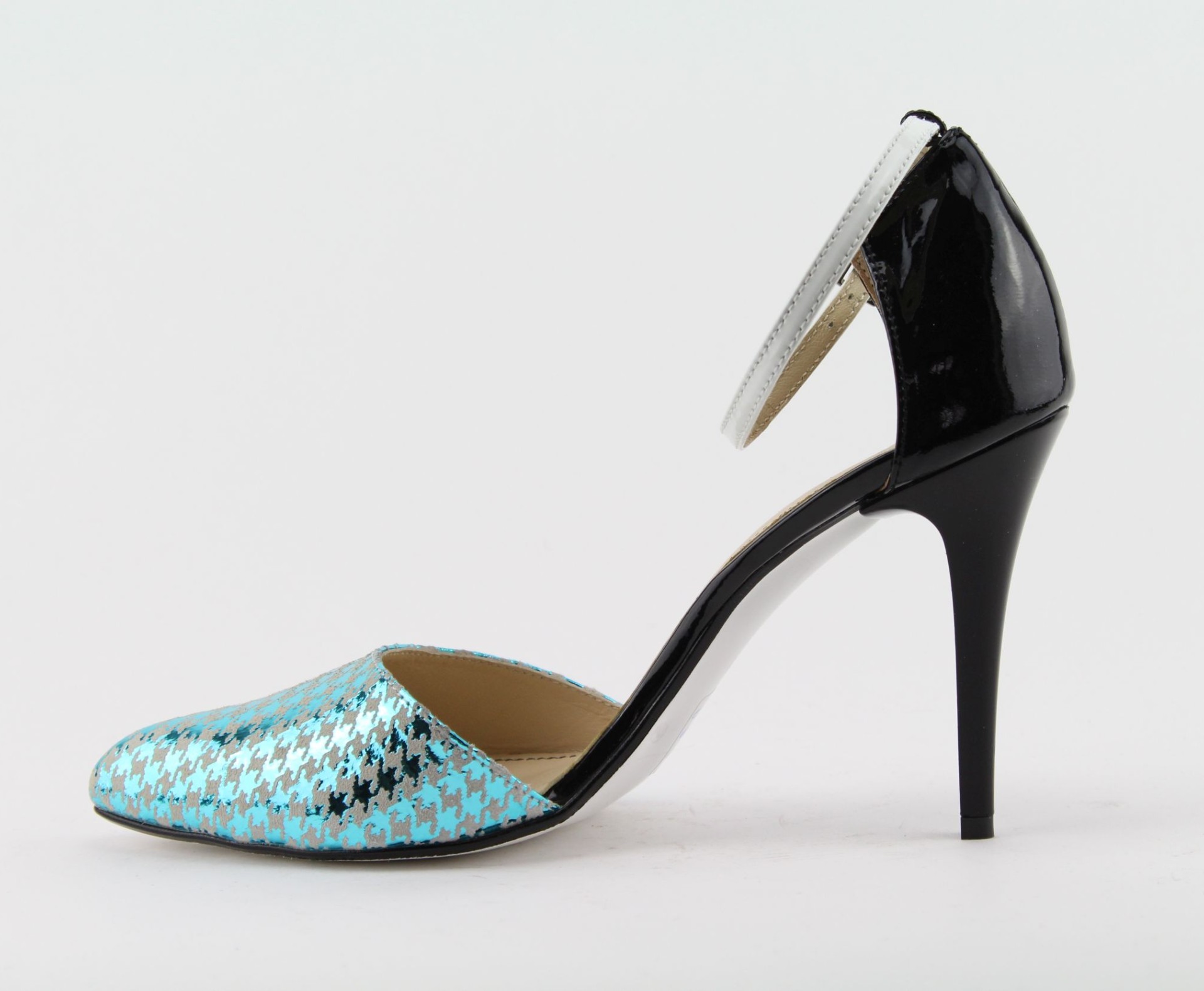 MASSIMO POLI fekete tűsarkú cipő