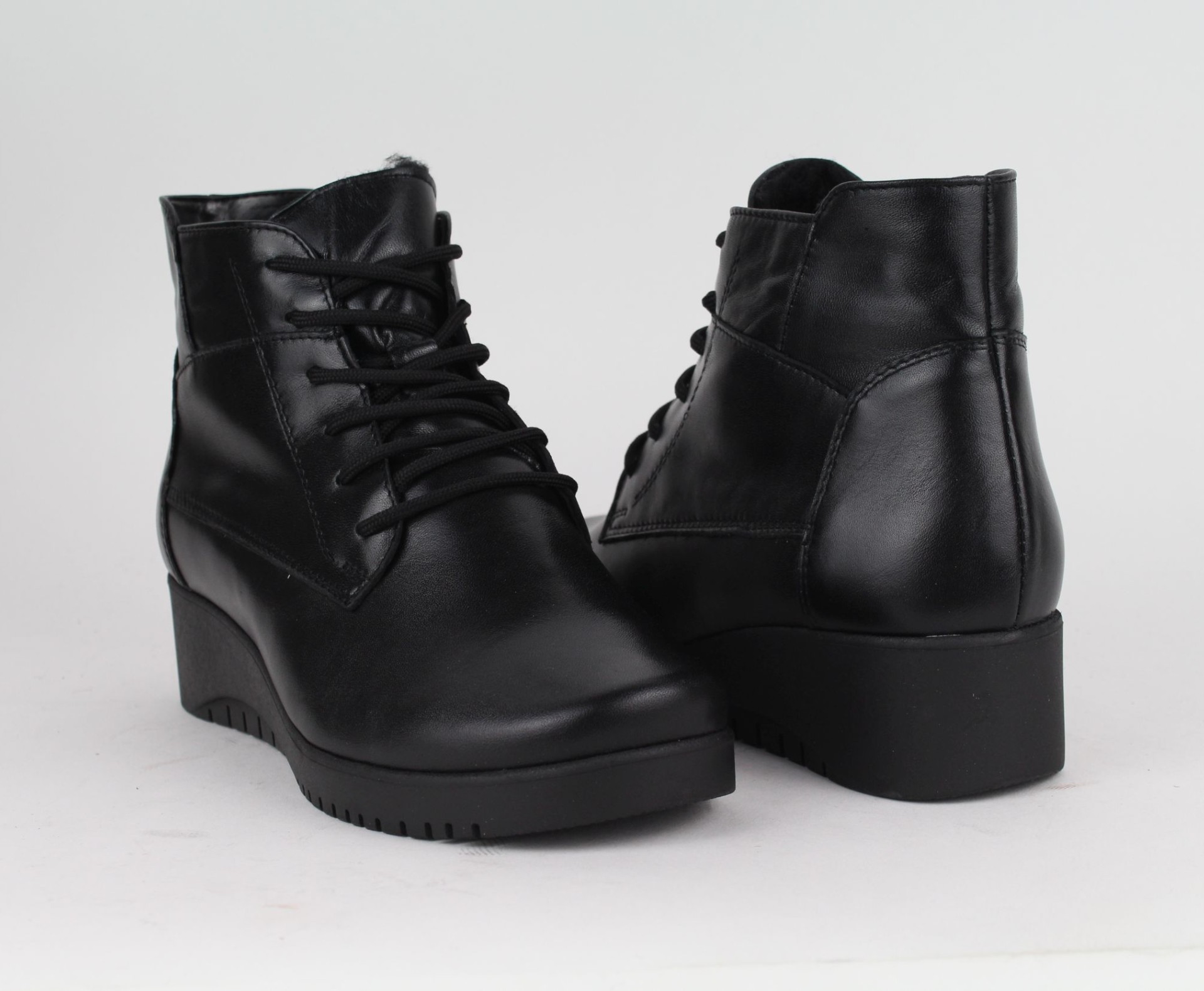 BIOBUT fekete női bőr magas szárú cipő BIOBUT fekete női bőr magas szárú cipő