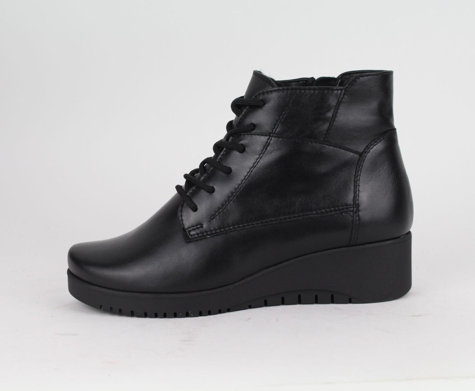 BIOBUT fekete női bőr magas szárú cipő BIOBUT fekete női bőr magas szárú cipő