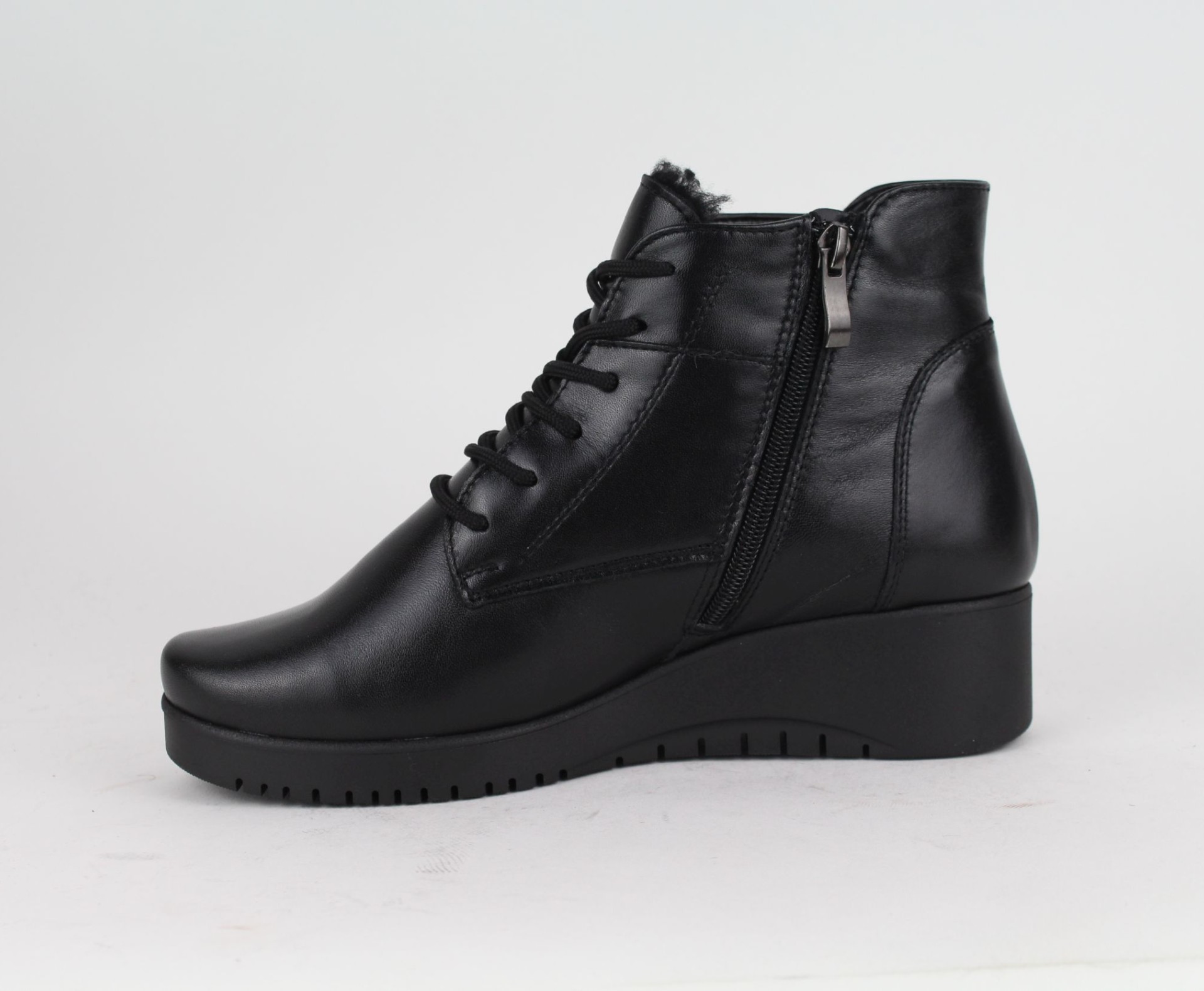 BIOBUT fekete női bőr magas szárú cipő BIOBUT fekete női bőr magas szárú cipő