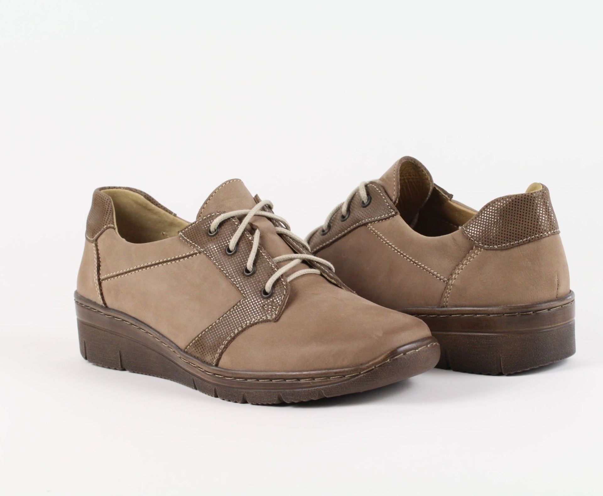 HELIOS bézs telitalpú utcai cipő HELIOS bézs telitalpú utcai cipő